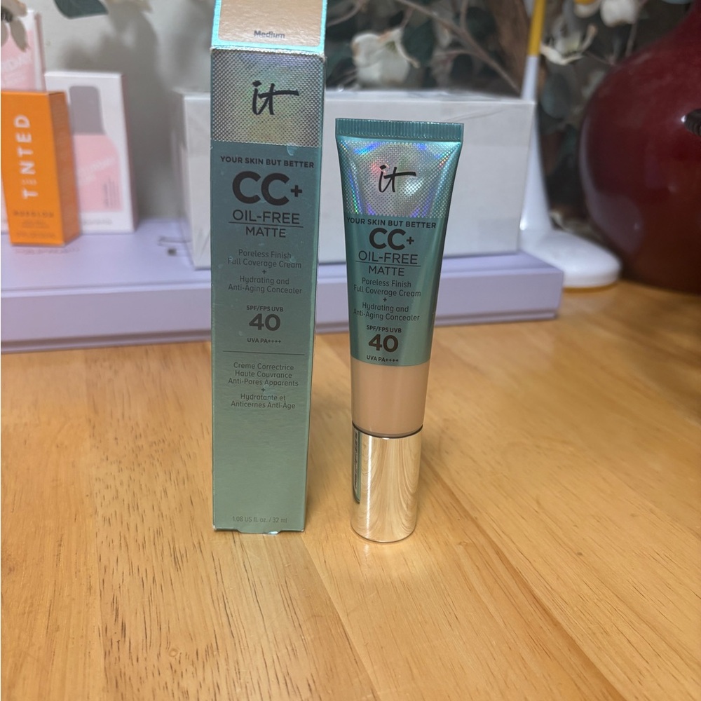 IT Cosmetics CC+ Oil Free Matte SPF 40 ~Medium Full Sz 1.08 fl oz BNIB Authentic